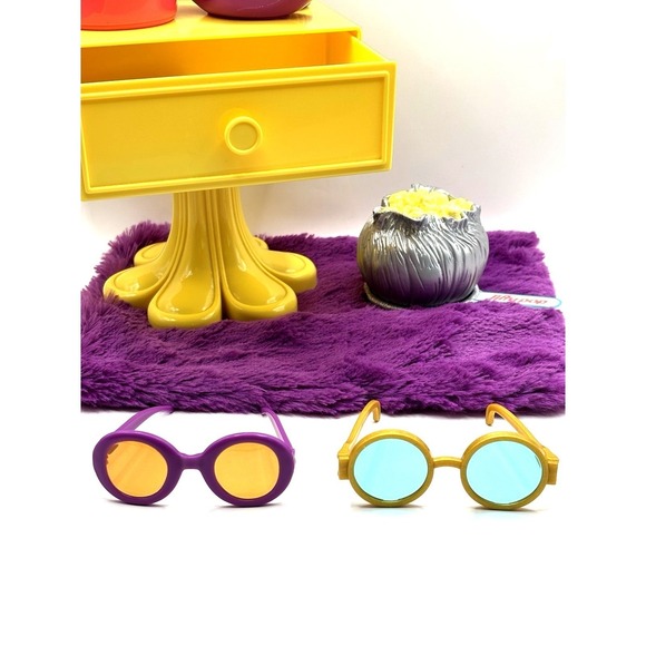 American Girl Doll Julie Bedside Table Shag Rug Jiffy Pop Sunglasses - Picture 7 of 8